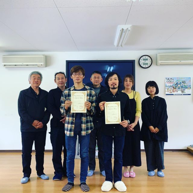 🌾
本日第20期有機稲作技術者養成科の
修了式を行いました🎓
研修生の御二方、ご卒業おめでとうございます🎊
それぞれ独立の道を歩んでいく様子を、
またSNS等でお伝えしますので
応援よろしくお願いします📣✨
◇◇◇◇◇◇◇◇◇◇◇◇◇◇◇◇◇◇◇
#とくしま有機農業サポートセンター 
#小松島有機農業サポートセンター 
#コープ自然派しこく